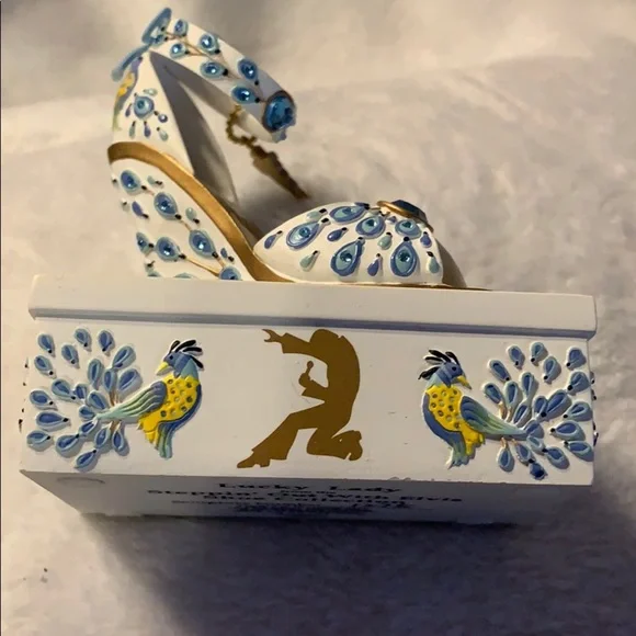 Elvis ShoeCollectible“Lucky Lady”Inspired Peacocks - Picture 9 of 9